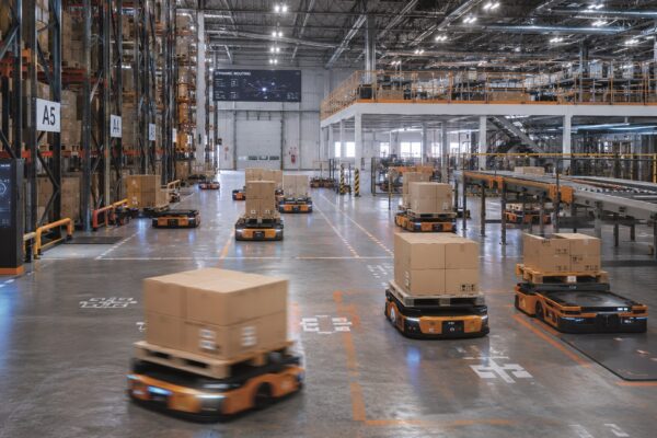 Automatyzacja magazynu przy produkcji farmaceutycznej i transport materiałów do linii produkcyjnej
