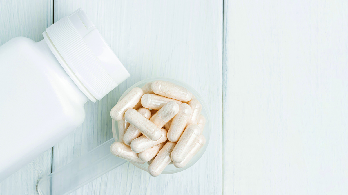 Schemat modyfikacji genetycznej bakterii i wirusów wykorzystywanych w terapiach genowych i onkologicznych z użyciem technologii CRISPR/Cas9.