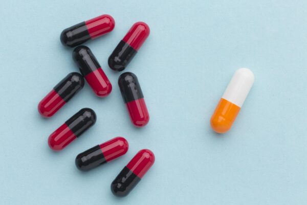 Spersonalizowane suplementy diety z drukarki 3D, proces biofermentacji ekstraktów roślinnych, analiza danych biometrycznych przez AI.